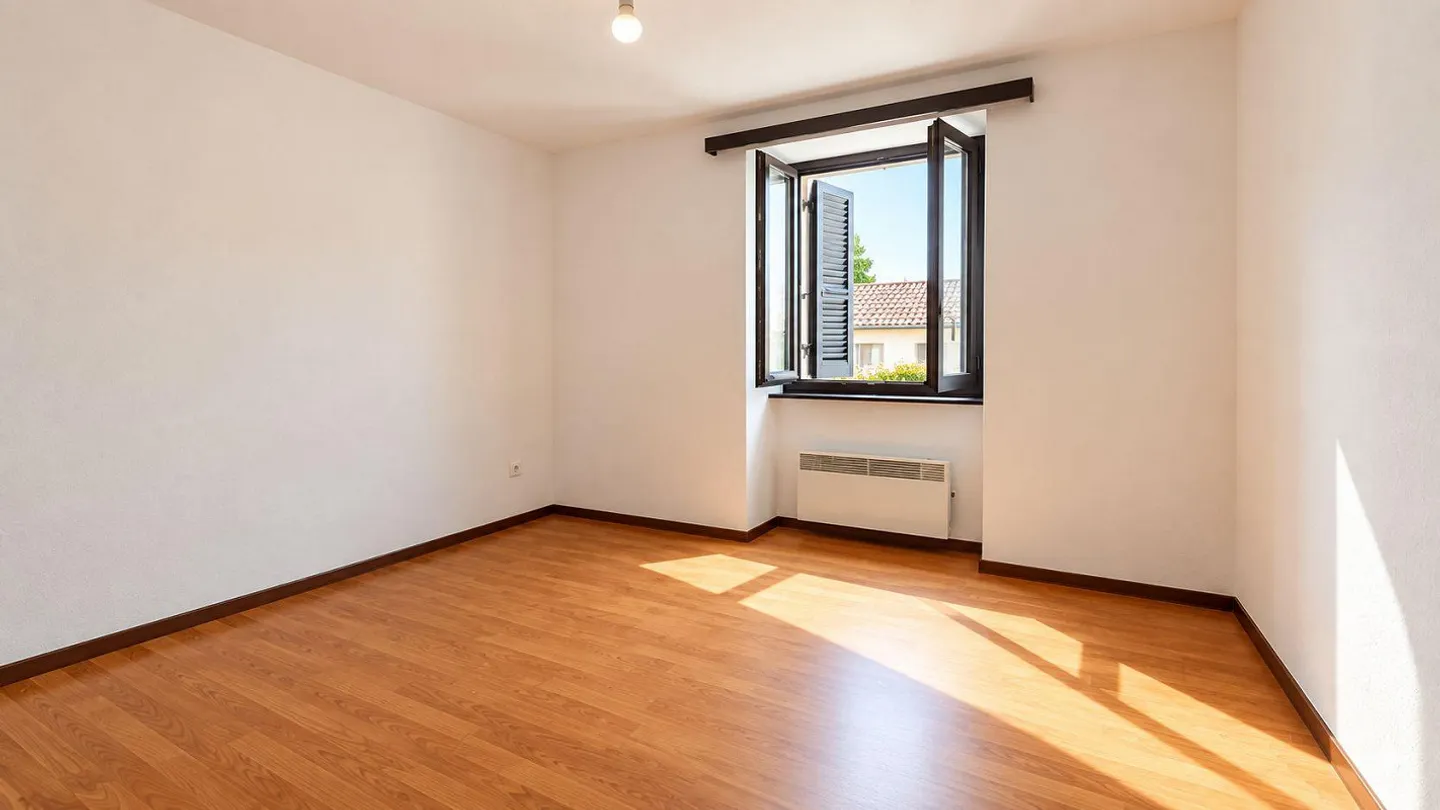 NOVAGGIO – Appartement 3.5 pièces avec balcon au cœur du village - Photo 5 sur 6
