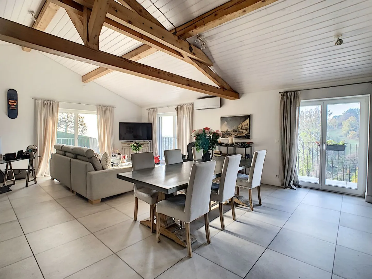 Charmant appartement de 3.5 pièces avec vue sur le lac - Photo 2 sur 7