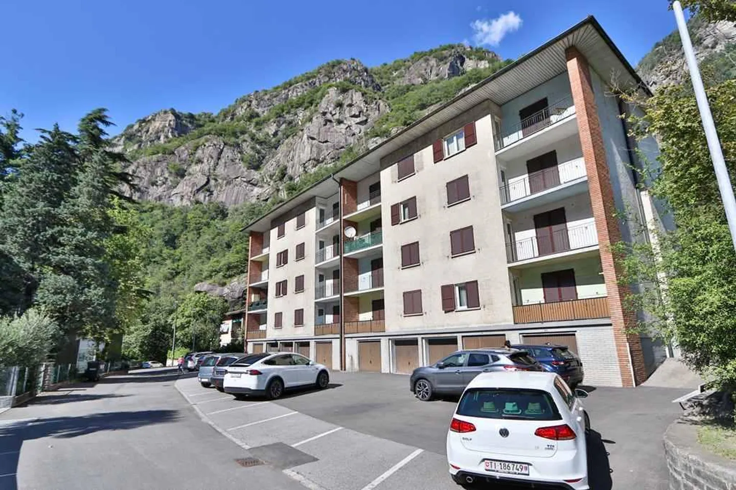 Appartamenti di 3 1/2 locali ristrutturati con garage - Foto 1 di 19