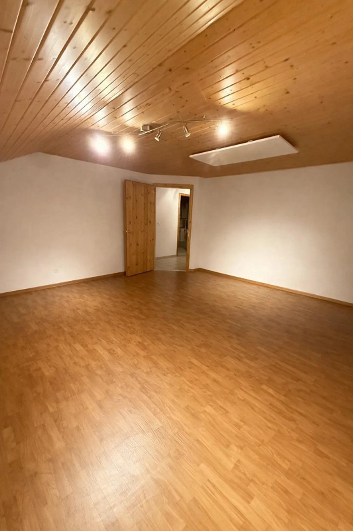 Appartement sous les combles de 2,5 pièces - Photo 5 sur 8