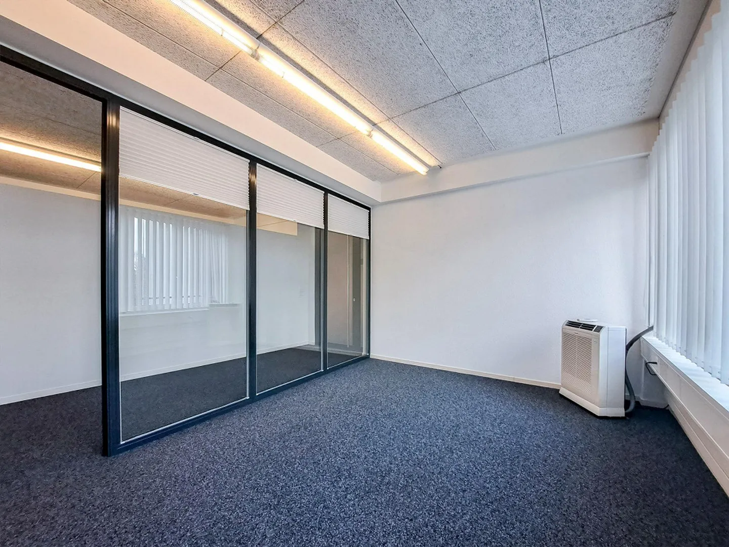 Spacious Office Space 200m2 - Photo 4 of 11