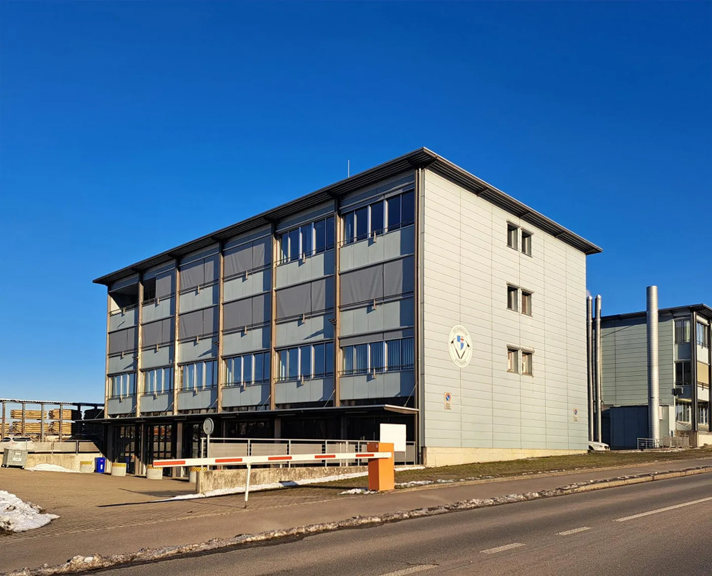 Spacious Office Space 200m2 - Photo 1 of 11