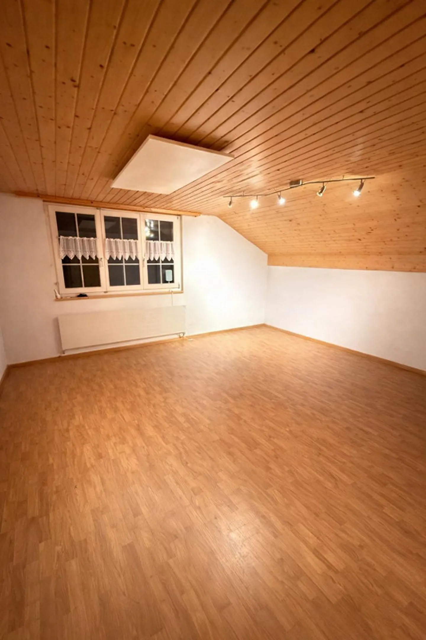 Appartement sous les combles de 2,5 pièces - Photo 4 sur 8