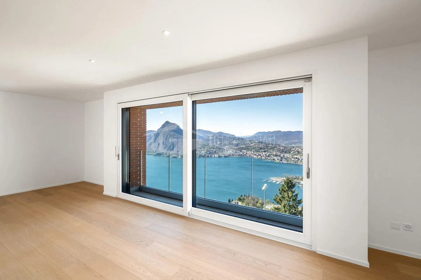 BEAUTIFUL VILLA WITH GARDEN AND LAKE VIEW - Photo 6 of 23