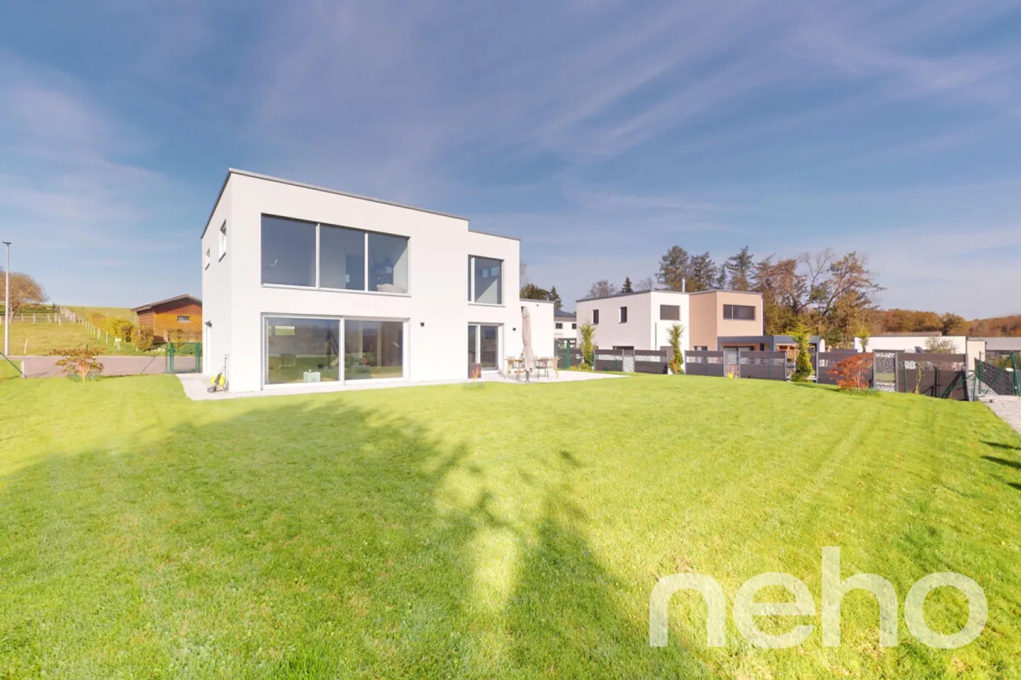 Prächtiges Haus aus dem Jahr 2023 mit 4,5 Zimmern, großem Garten und Aussicht! - Foto 1 von 13
