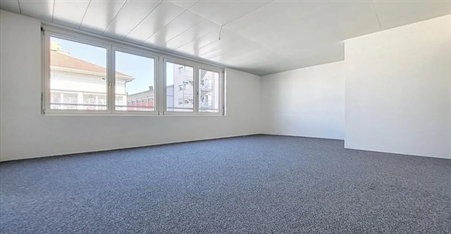 Bureau spacieux à Bussigny - Photo 1 sur 6