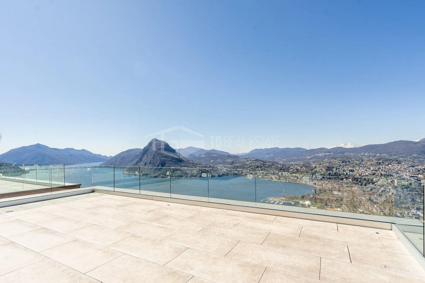 BEAUTIFUL VILLA WITH GARDEN AND LAKE VIEW - Photo 21 of 23