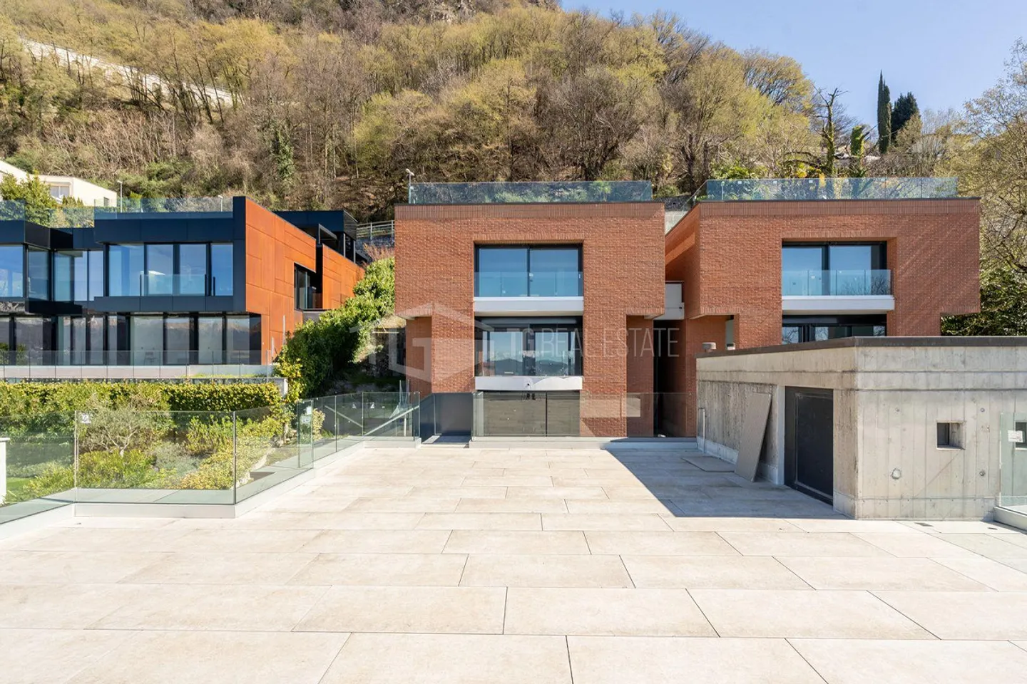 BEAUTIFUL VILLA WITH GARDEN AND LAKE VIEW - Photo 22 of 23