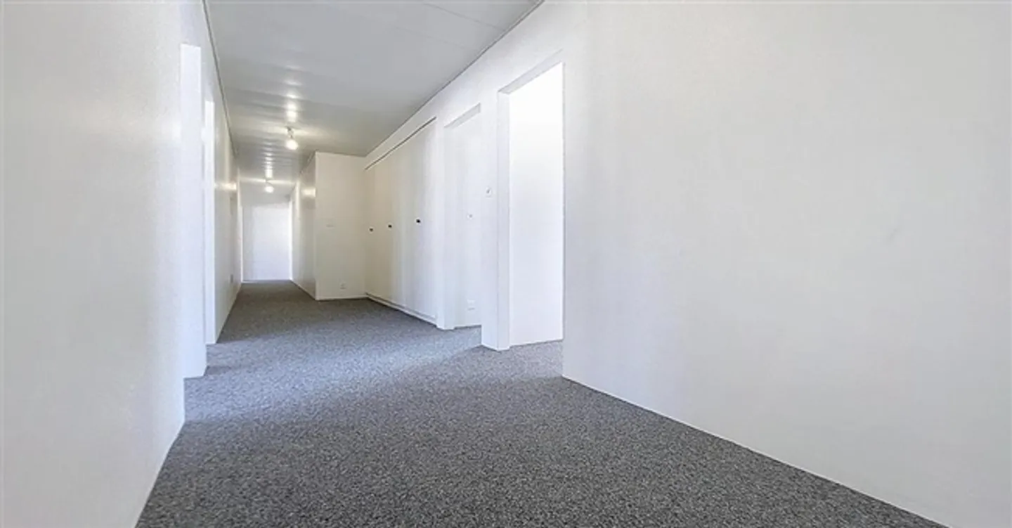 Bureau spacieux à Bussigny - Photo 2 sur 6