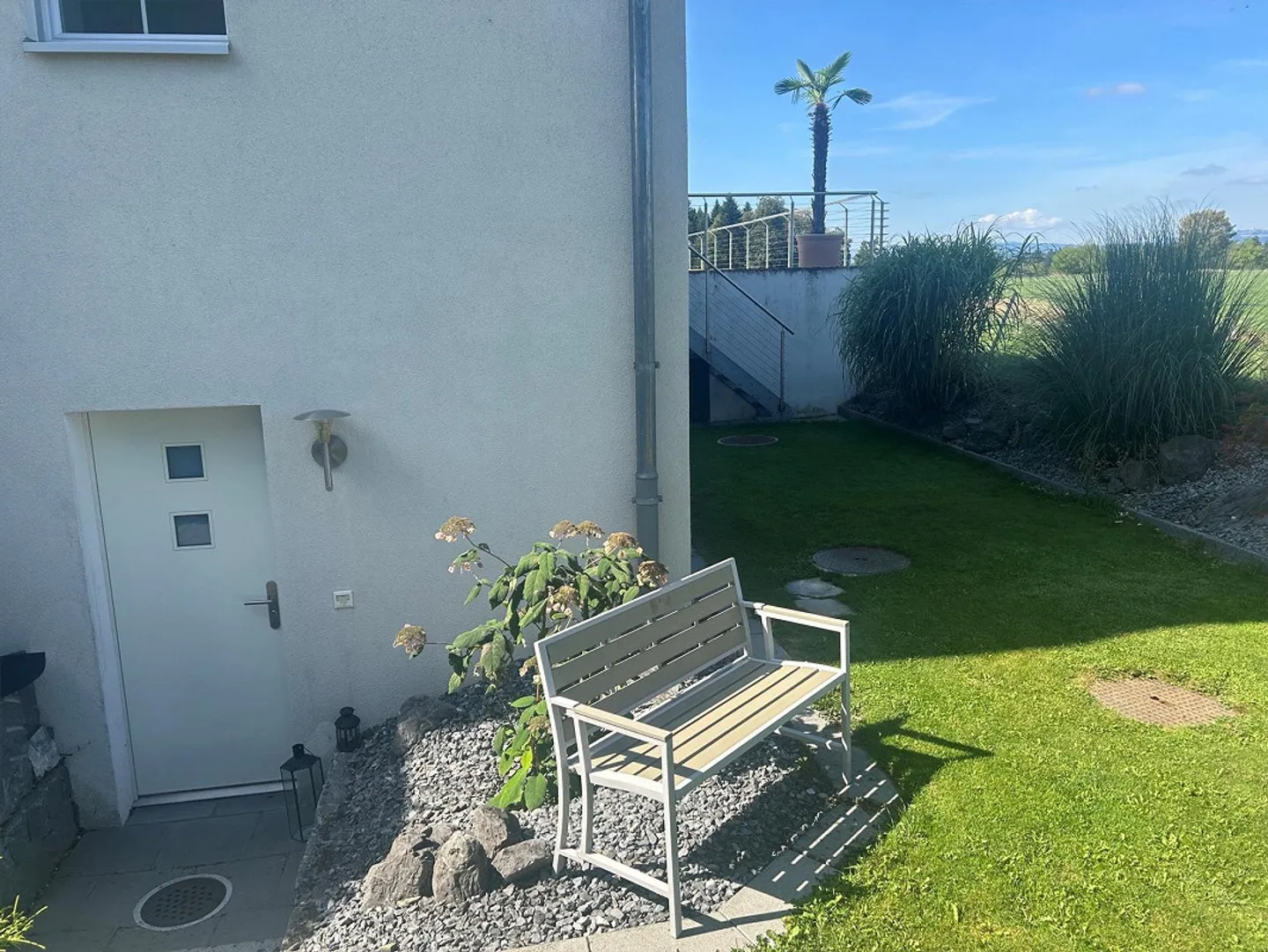 Nouvellement rénové, appartement d'affaires de 1,5 pièce meublé de haute qualité - Photo 3 sur 7
