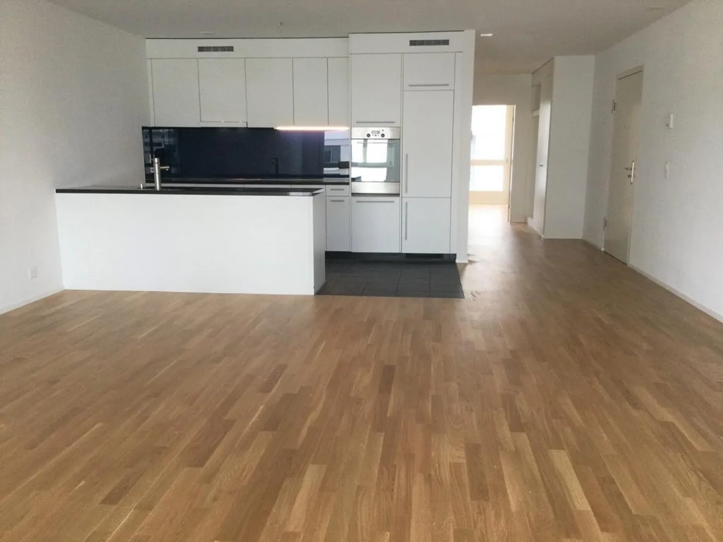 Appartement spacieux de 2,5 pièces dans un emplacement central - Photo 4 sur 9