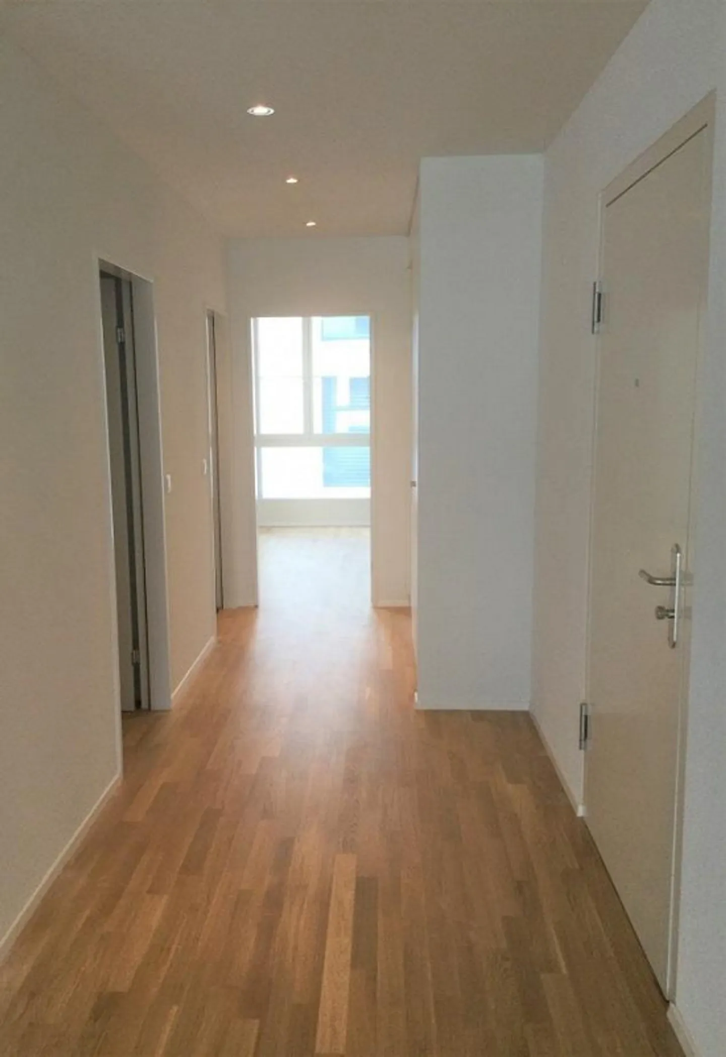 Appartement spacieux de 2,5 pièces dans un emplacement central - Photo 6 sur 9