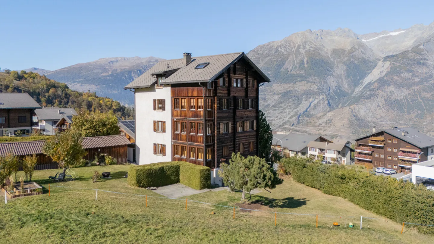 4-room apartment in historic Valais house in Unterbäch - Photo 1 of 13