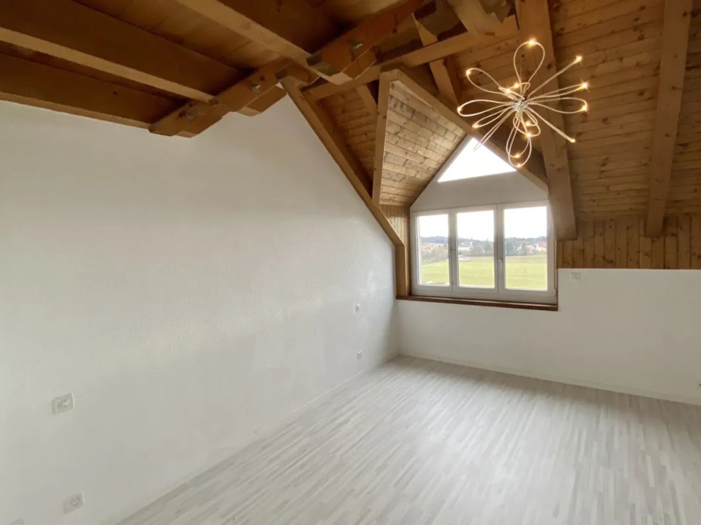 Charming villa with breathtaking views - Photo 9 of 12