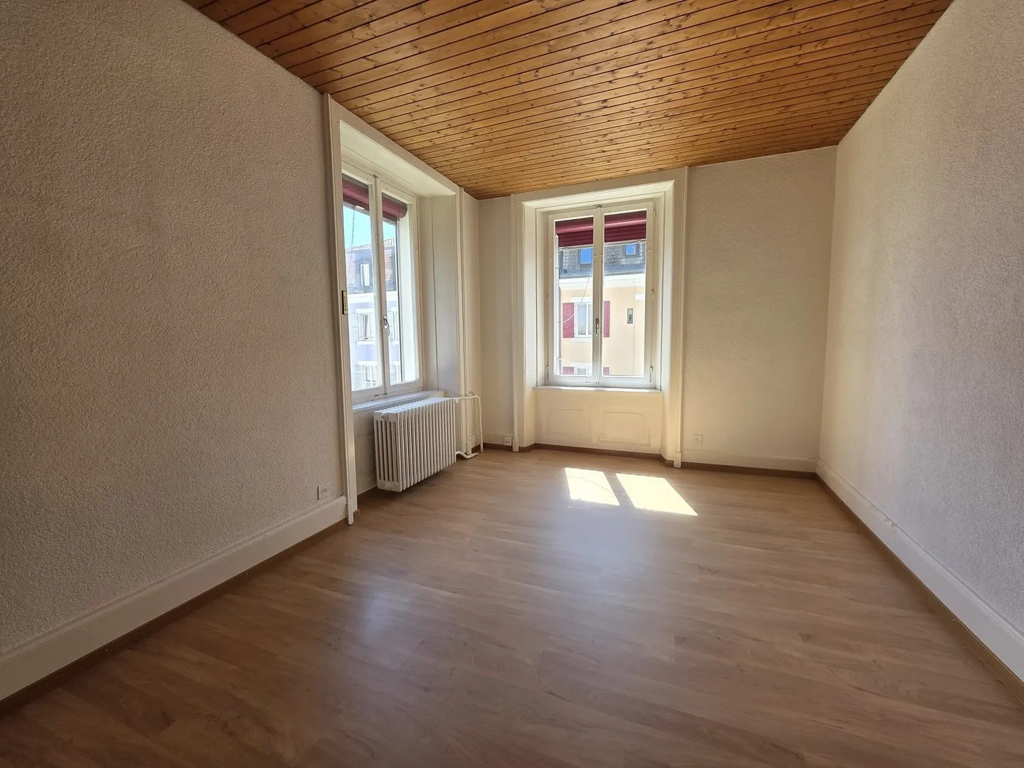 SCHÖNE WOHNUNG MIT KAMIN - Foto 5 von 8