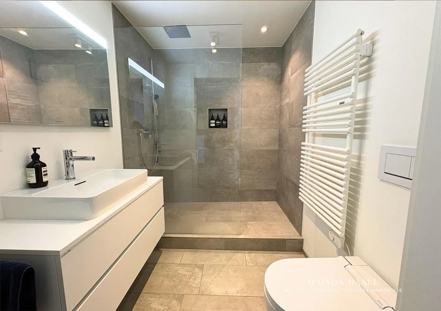 Appartement ancien entièrement rénové de 2,5 pièces avec balcon à 4051 Bâle - Photo 5 sur 7