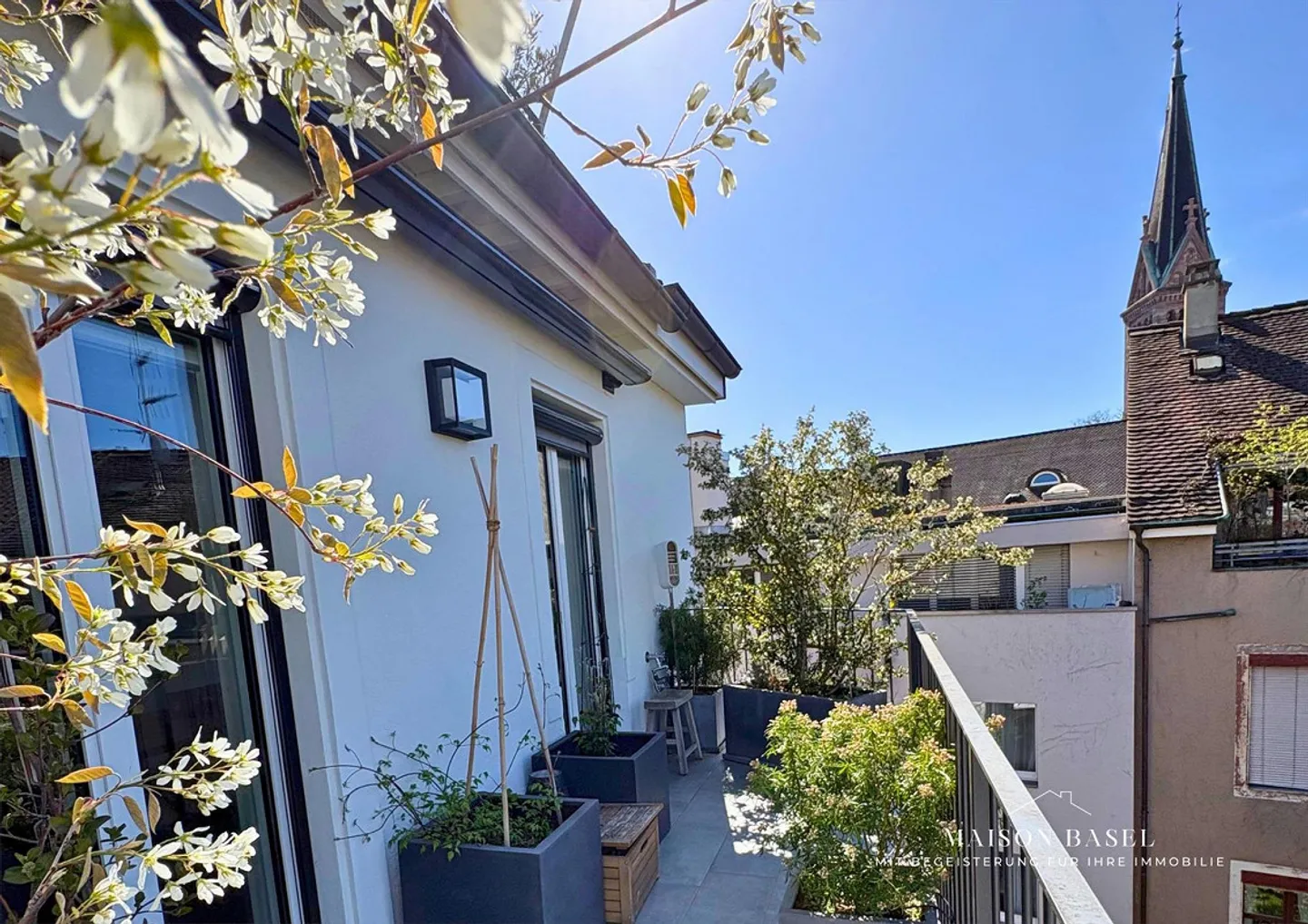 Appartement ancien entièrement rénové de 2,5 pièces avec balcon à 4051 Bâle - Photo 1 sur 7