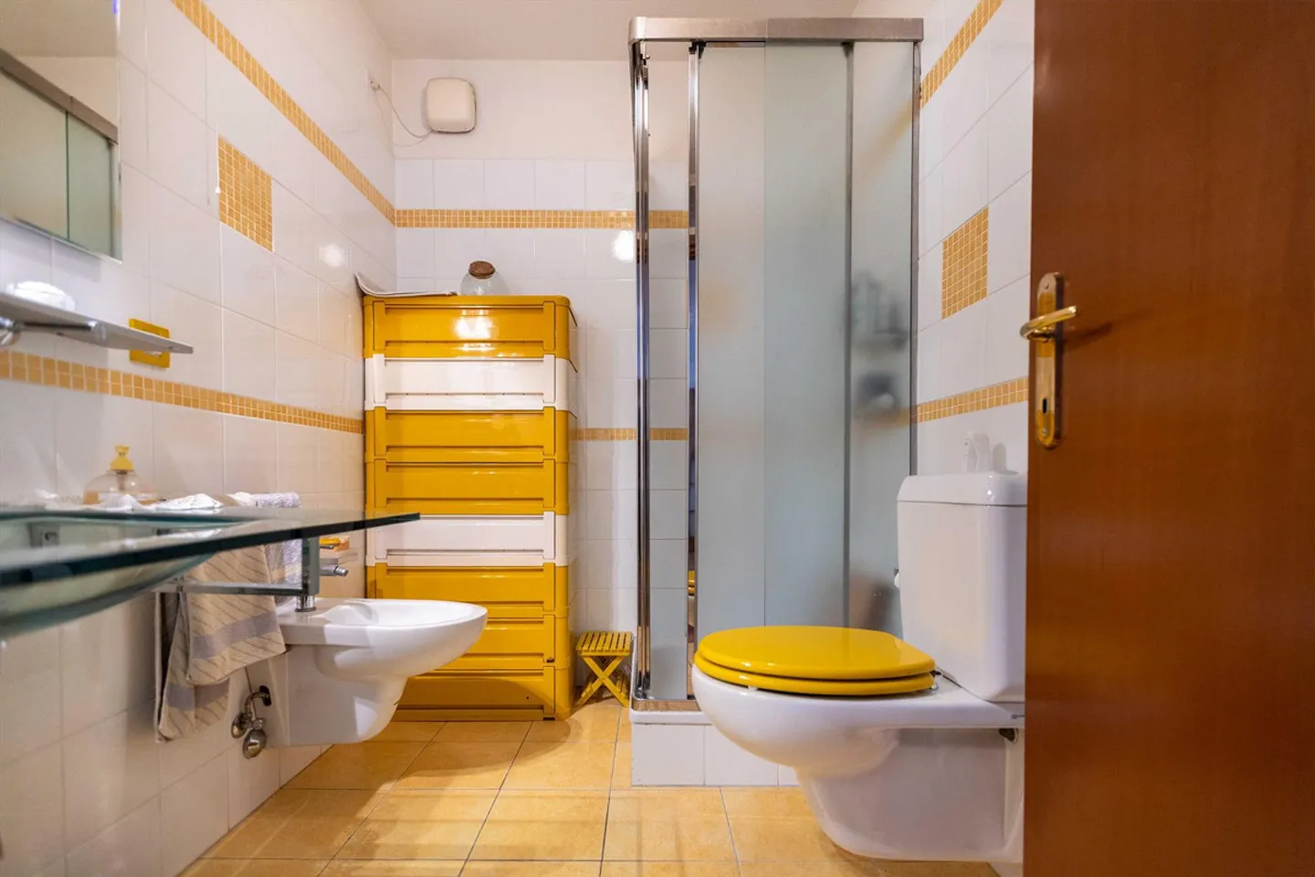 GROßES 5.5-ZIMMER-WOHNUNG MIT 3 TERRASSEN IN MORBIO INFERIORE - Foto 5 von 9