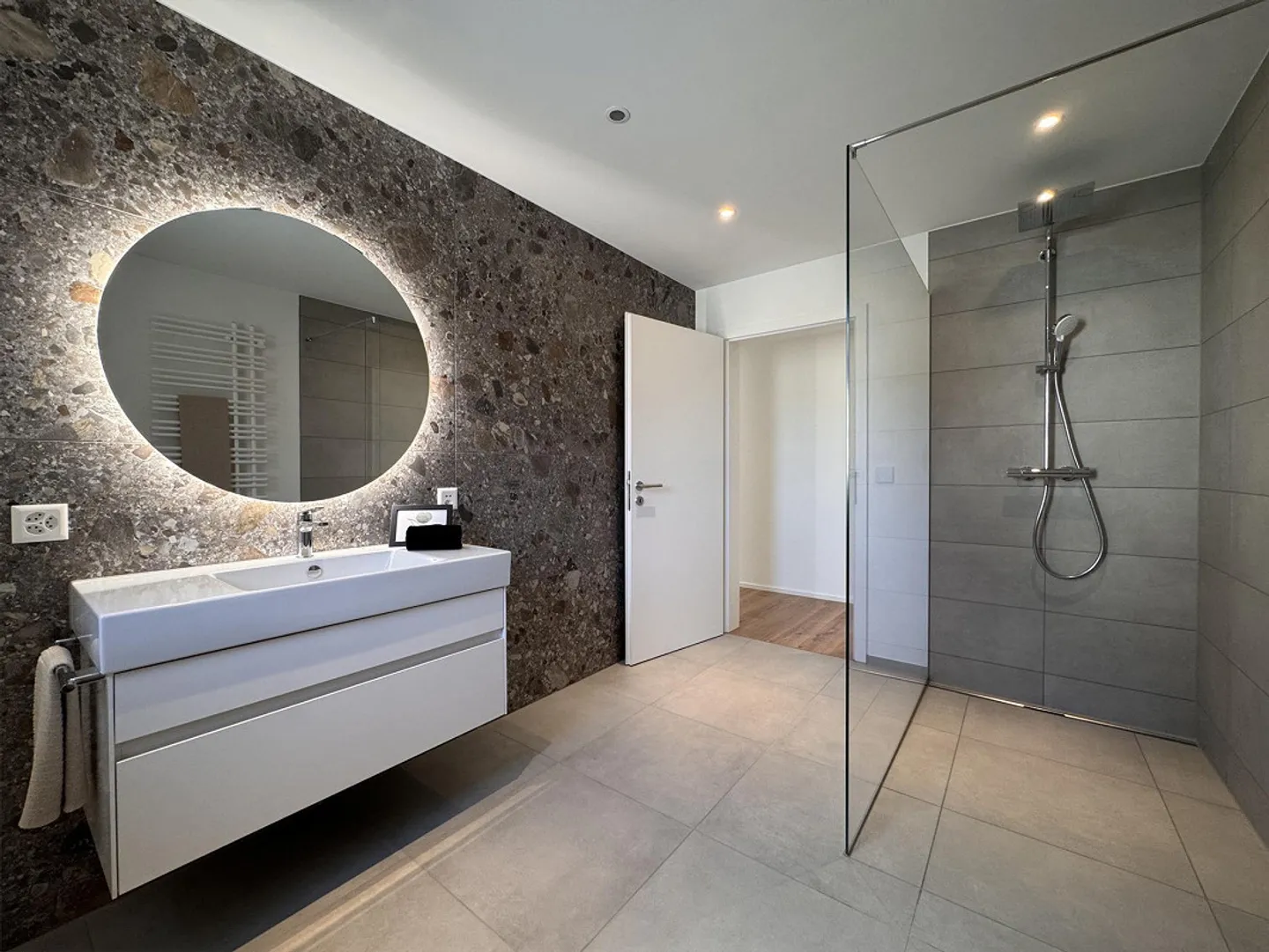 Exclusive 6-room garden apartment with 200 m² of living space – in a new building! - Photo 9 of 13