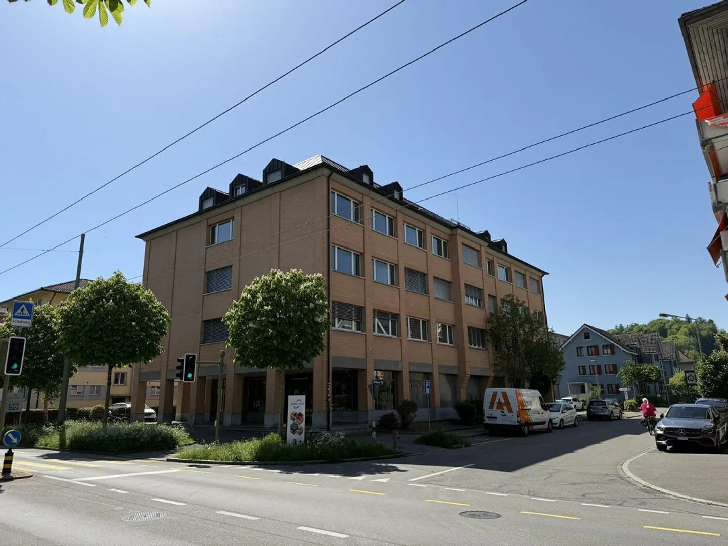 Spacious and flexibly designed commercial space on the ground floor - Photo 1 of 9