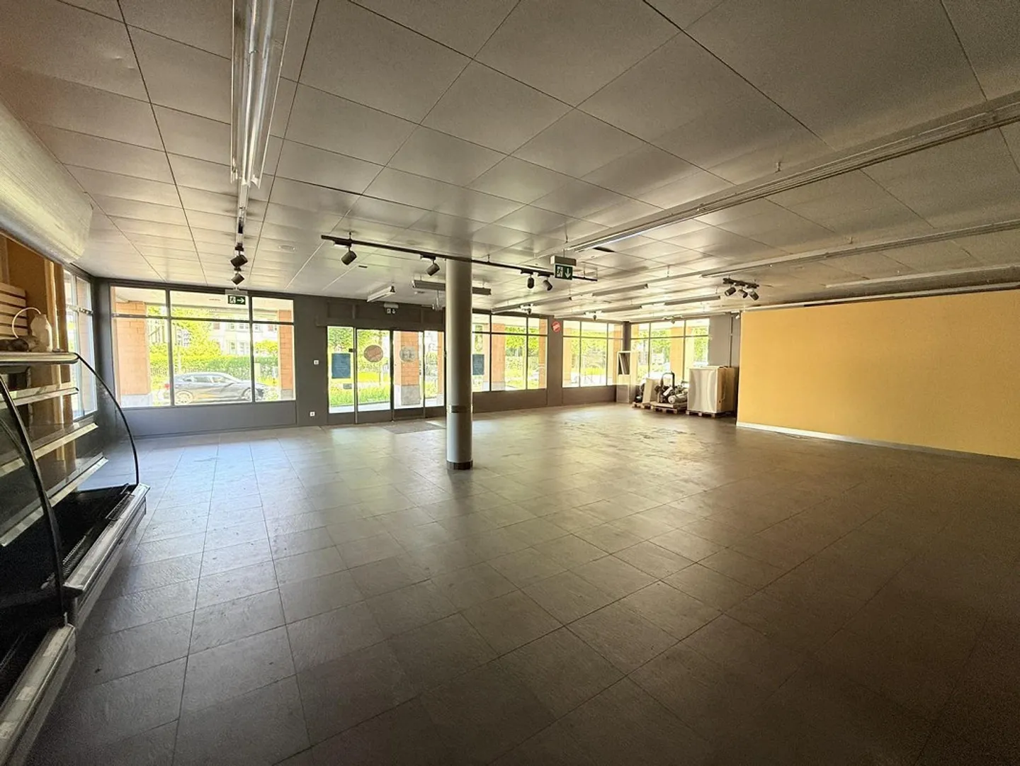 Spacious and flexibly designed commercial space on the ground floor - Photo 6 of 9