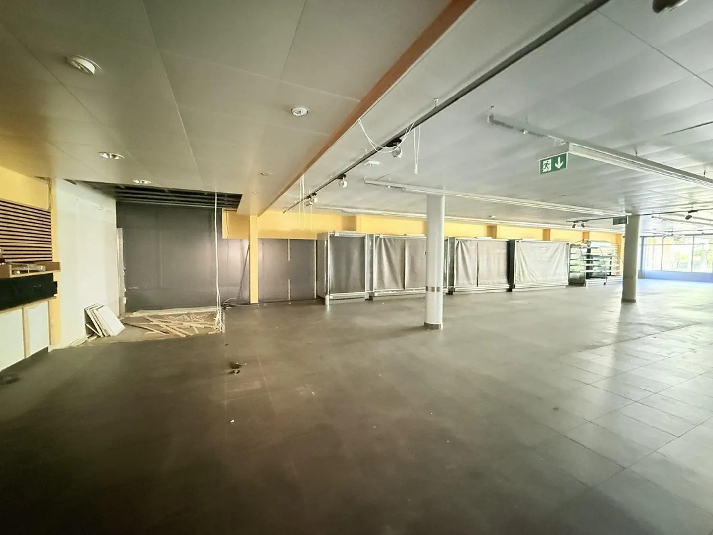 Spacious and flexibly designed commercial space on the ground floor - Photo 7 of 9