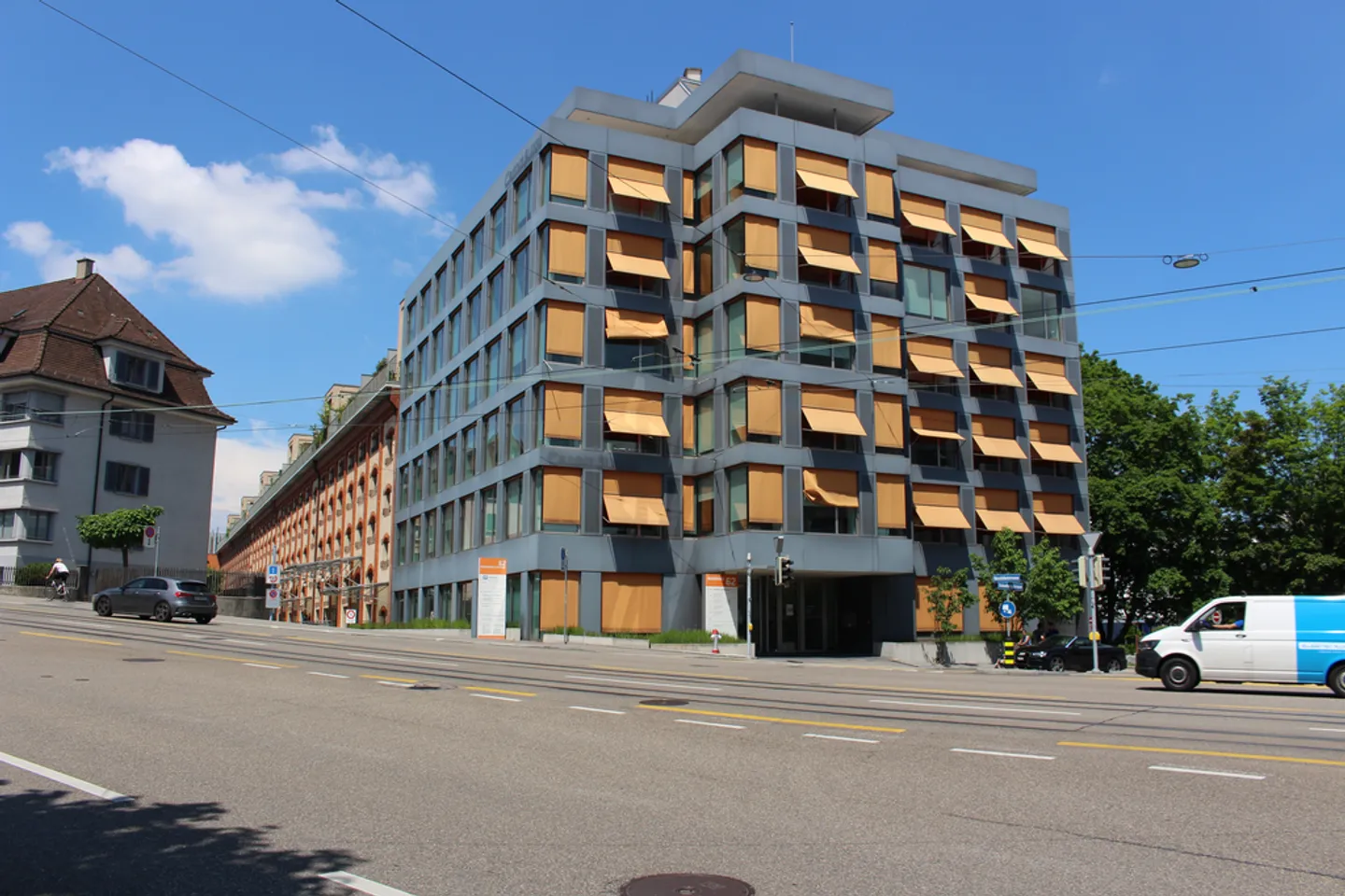 Parking spaces within walking distance to Sihlcity / E-Mobility possible! - Photo 1 of 2