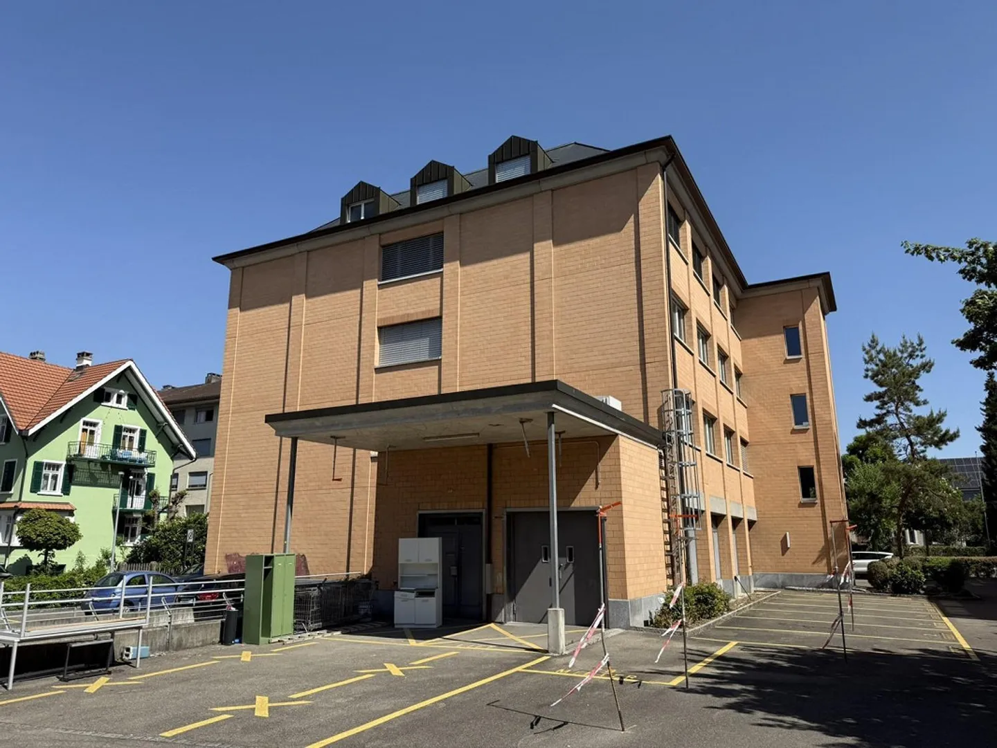 Spacious and flexibly designed commercial space on the ground floor - Photo 2 of 9