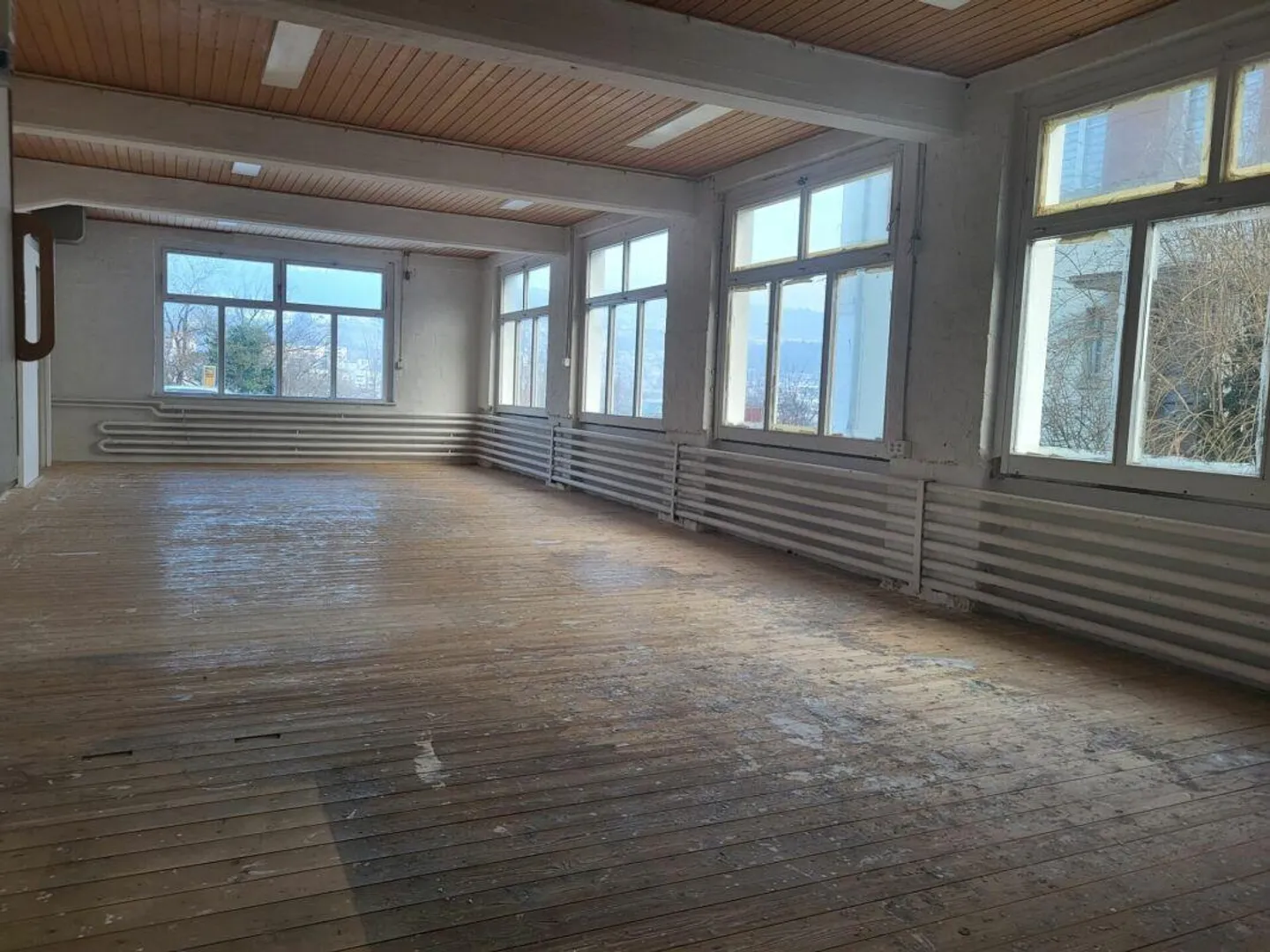 Vielseitiges Büro- und Gewerbeobjekt mit bester Sichtbarkeit an zentraler Lage - Foto 2 von 6