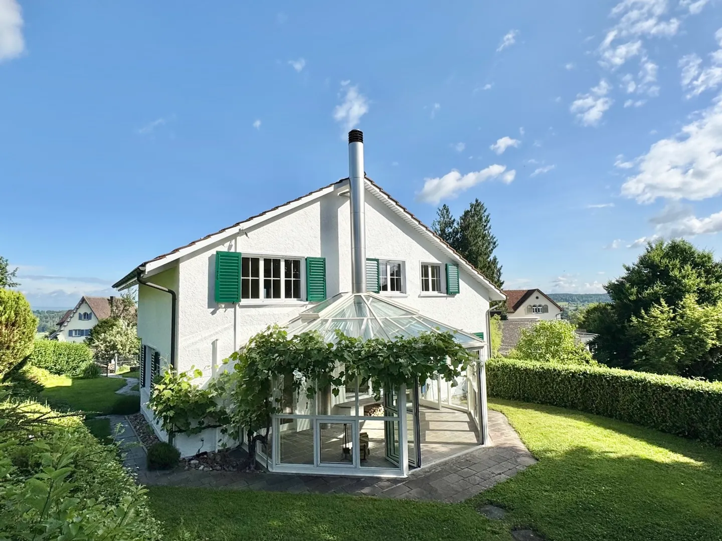 Detached single-family house with a dream garden, preferred location - Photo 1 of 8