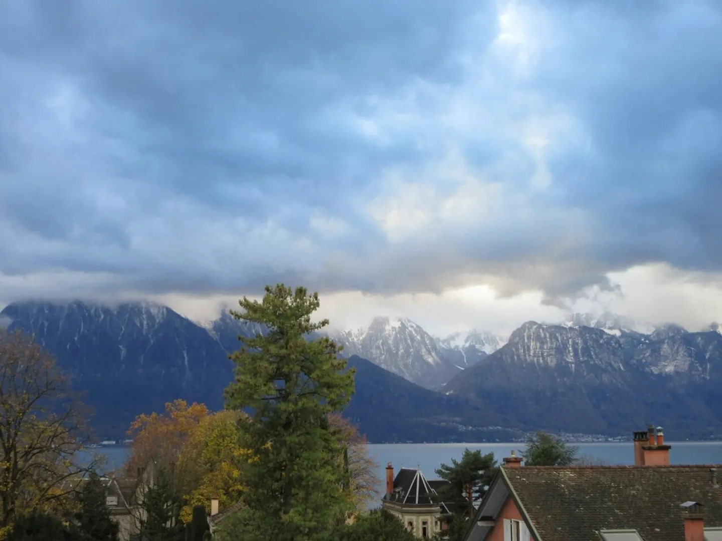 Spacious 4.5 room apartment with terrace and lake view - Photo 12 of 13