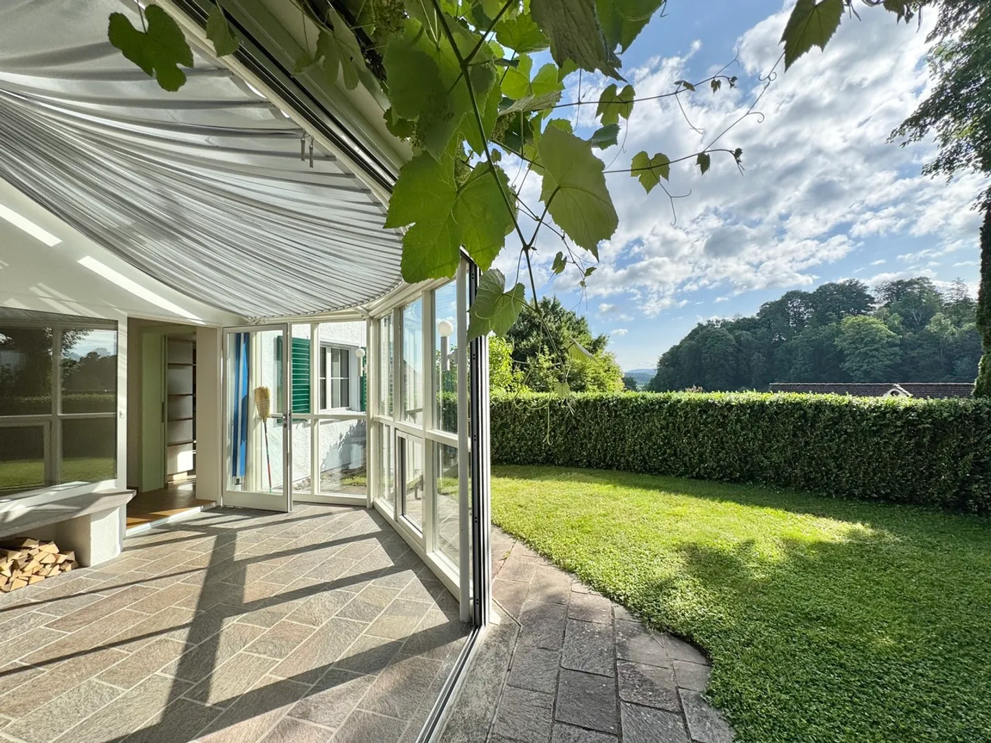 Detached single-family house with a dream garden, preferred location - Photo 3 of 8