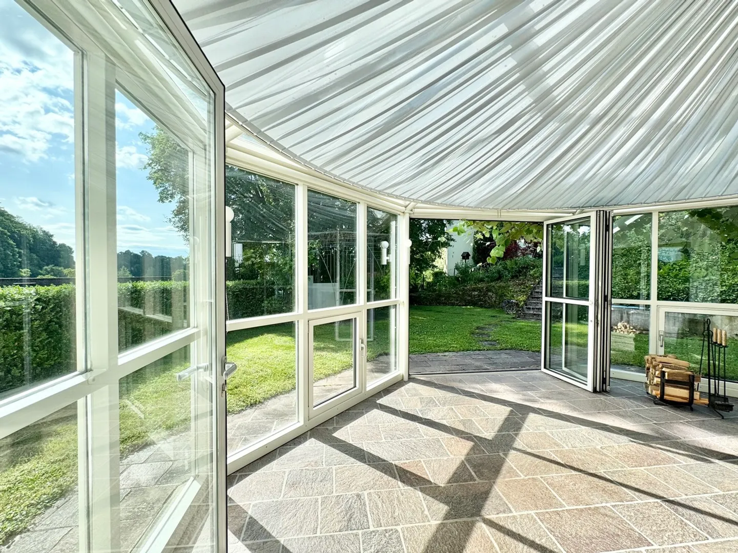 Detached single-family house with a dream garden, preferred location - Photo 2 of 8