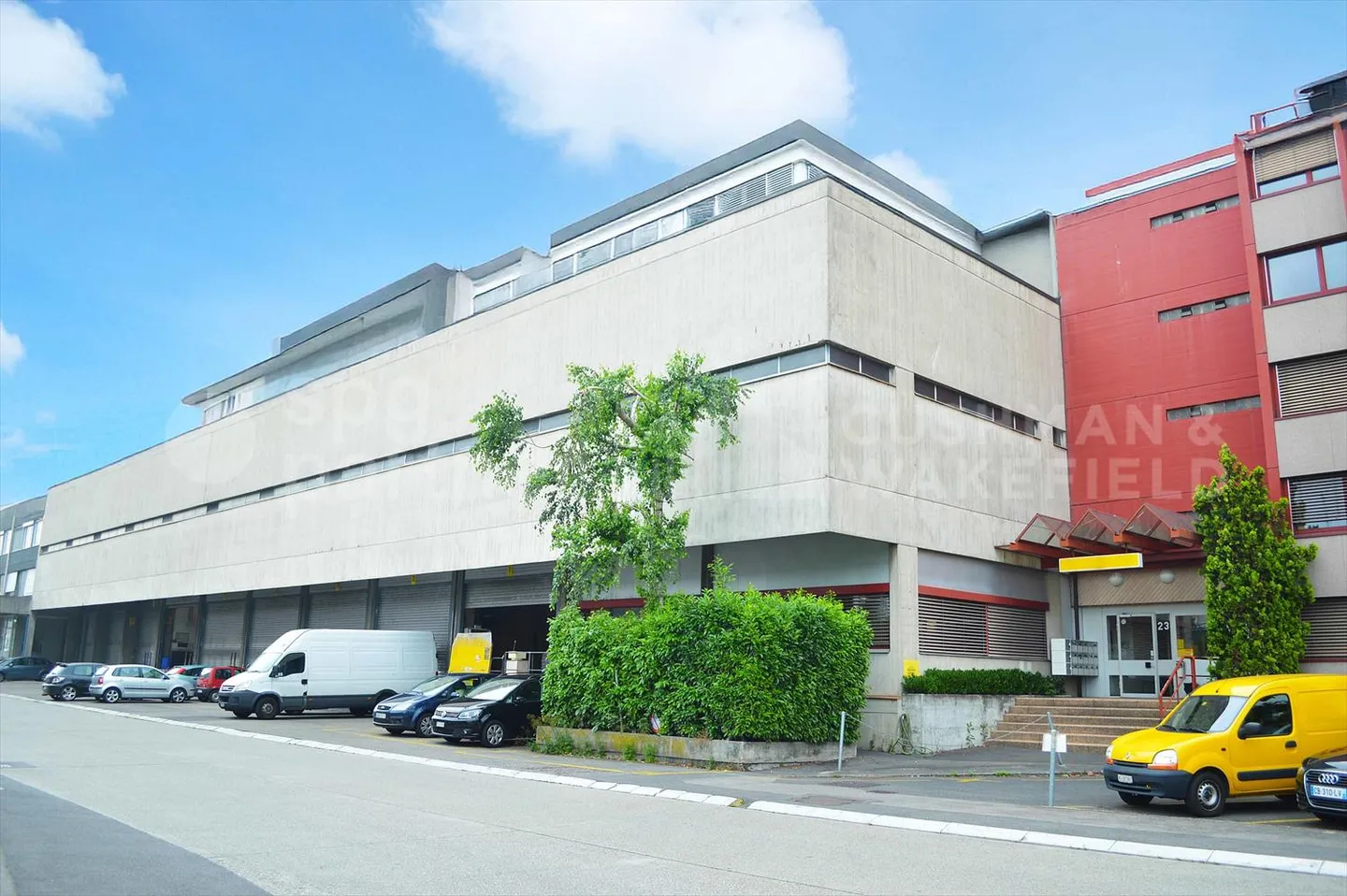 Young 23 - Logistics Warehouse of 2,400 m² - Photo 1 of 3