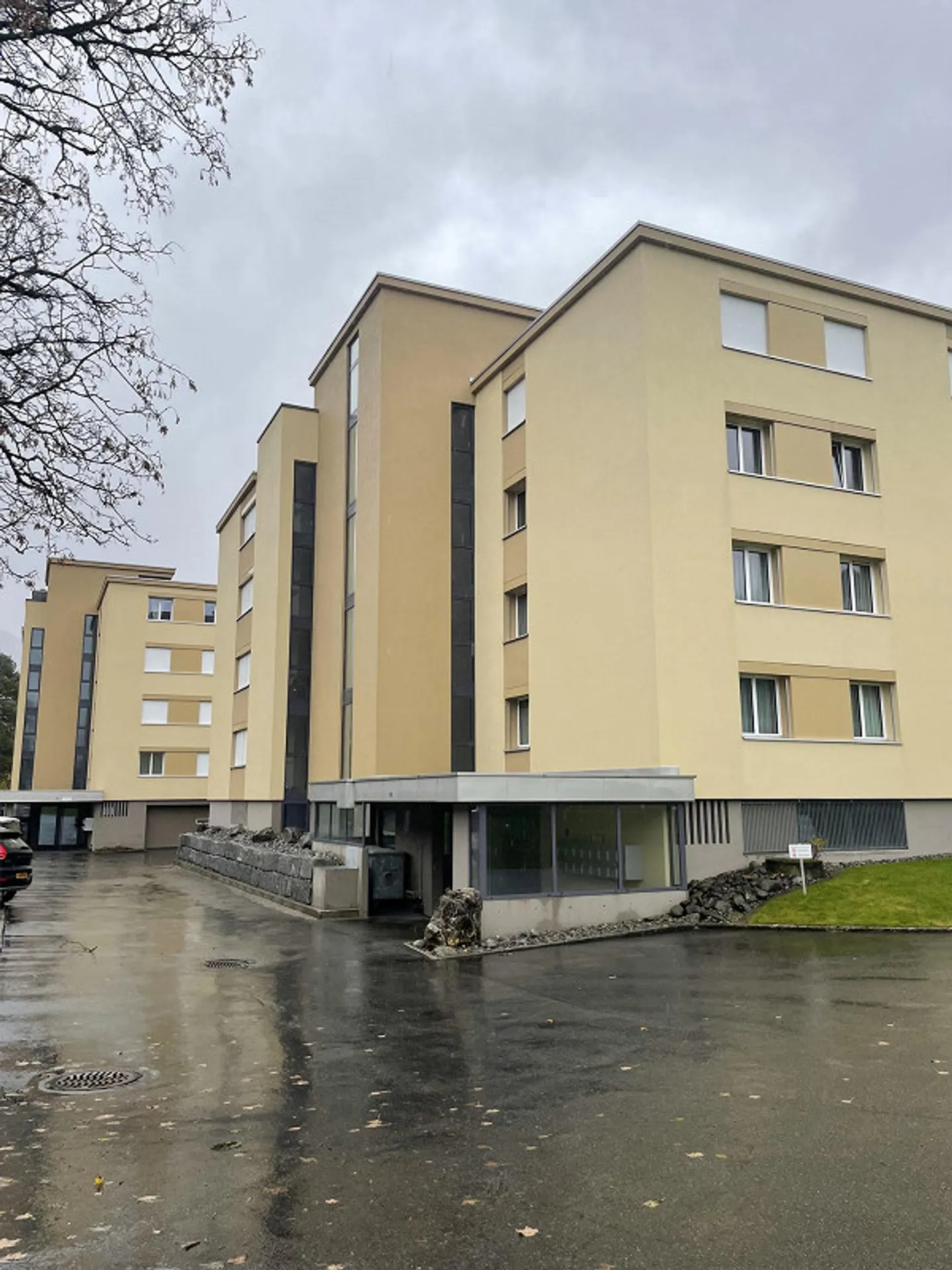 Partially furnished, sunny 2.5 room apartment with unobstructed view - Photo 9 of 11