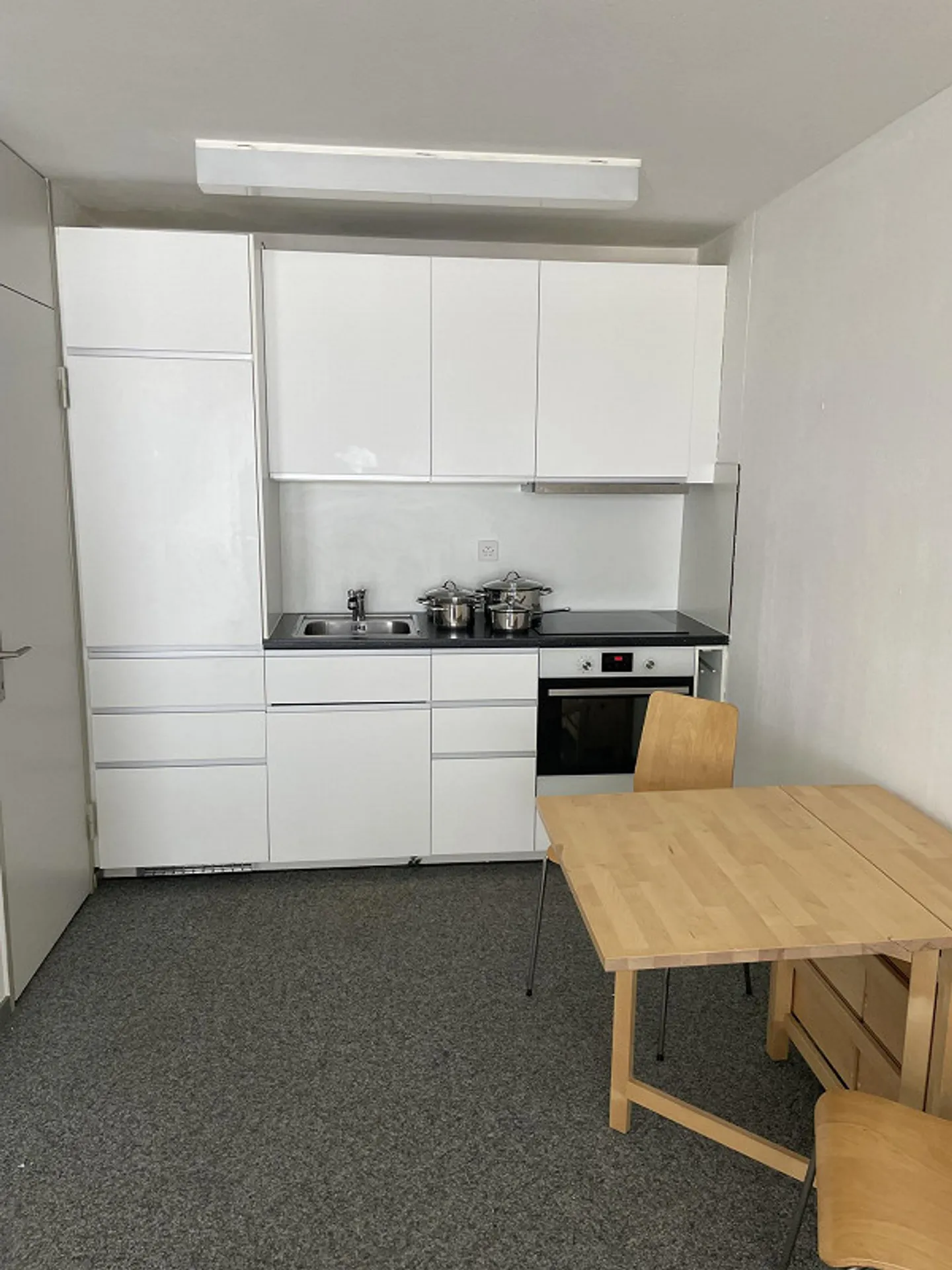 Partially furnished, sunny 2.5 room apartment with unobstructed view - Photo 1 of 11