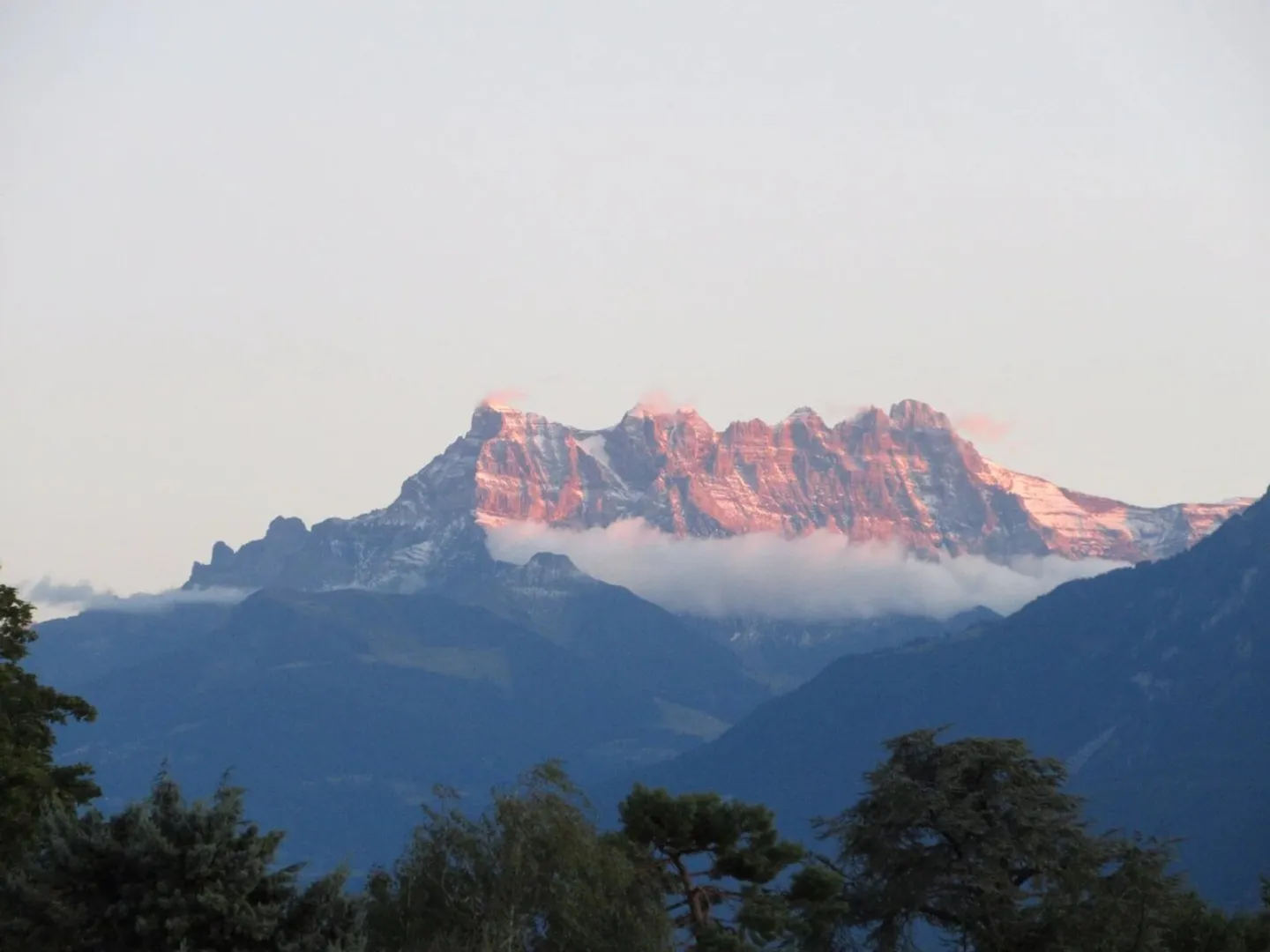 Spacious 4.5 room apartment with terrace and lake view - Photo 11 of 13