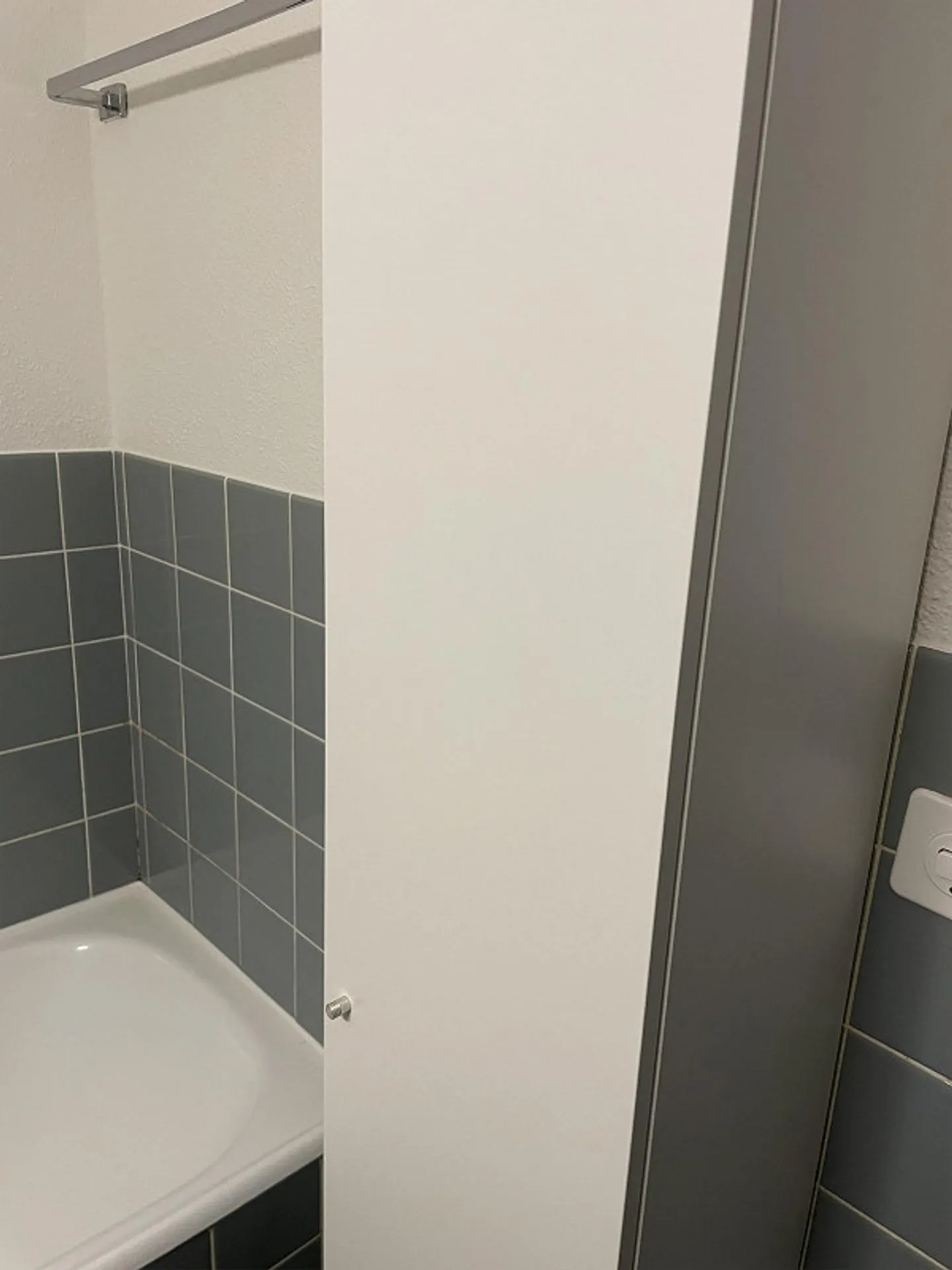 Partially furnished, sunny 2.5 room apartment with unobstructed view - Photo 5 of 11