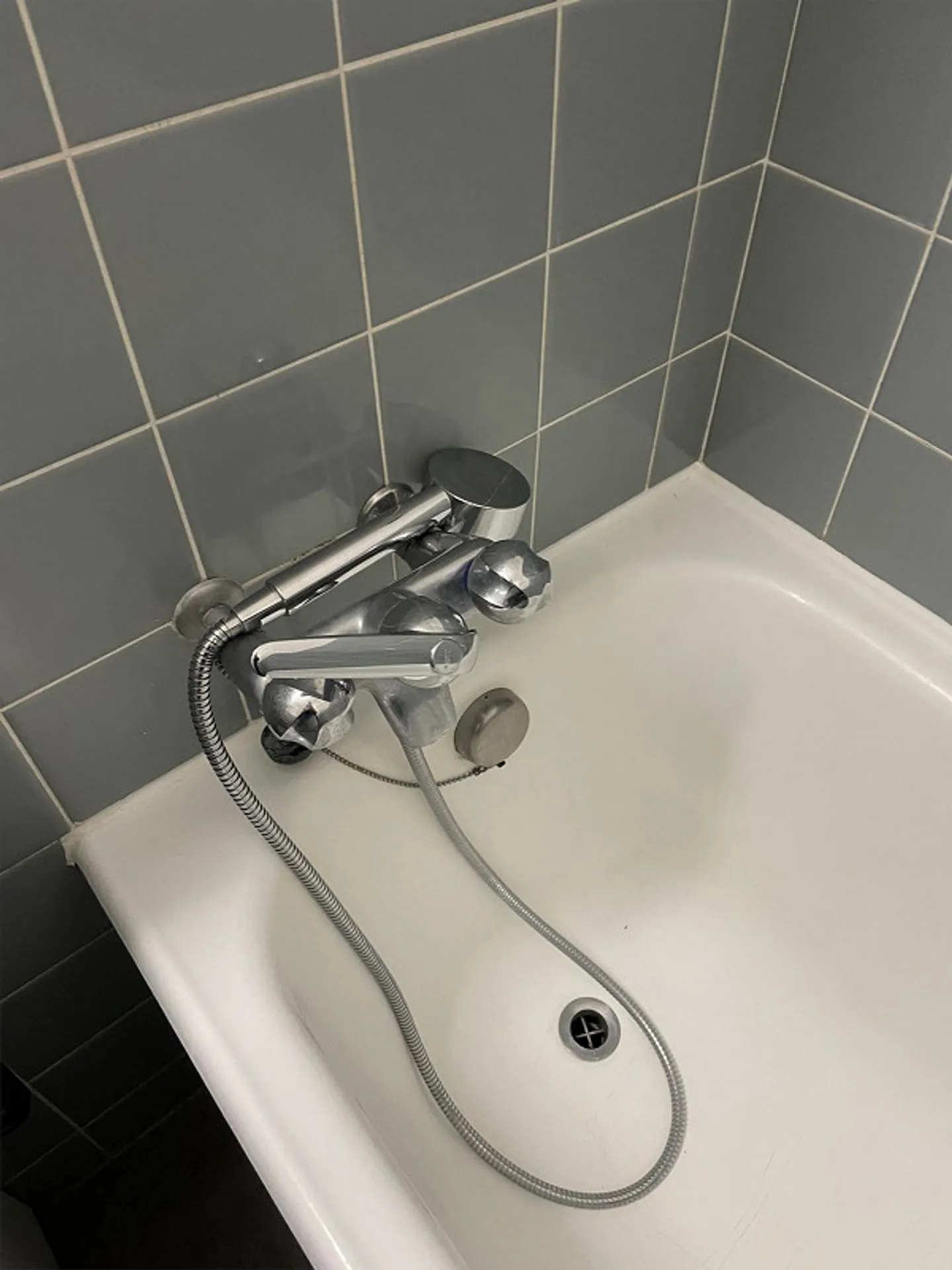 Partially furnished, sunny 2.5 room apartment with unobstructed view - Photo 6 of 11