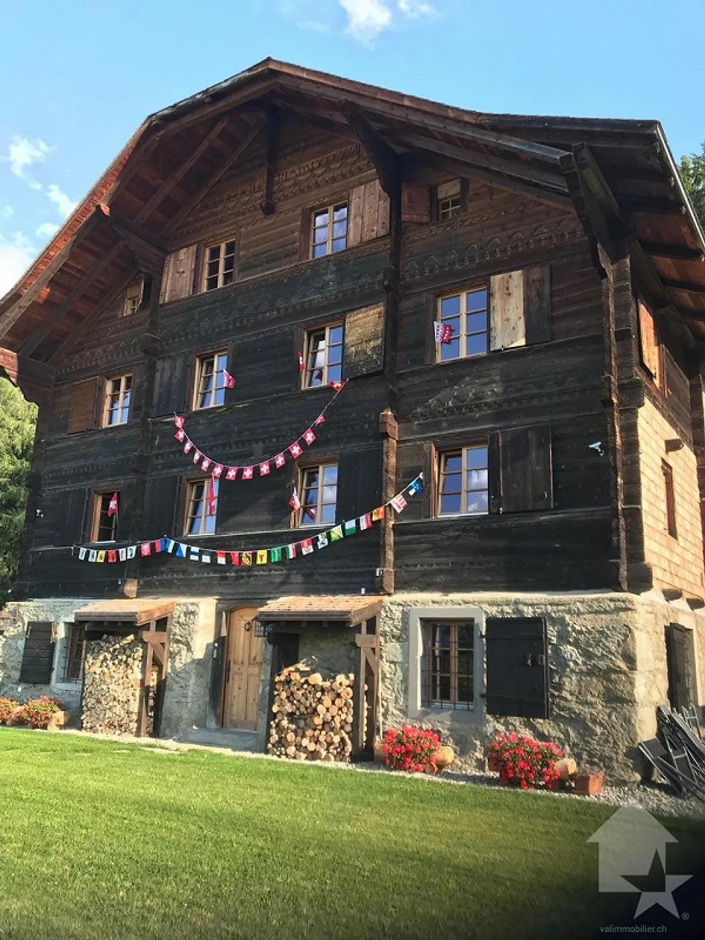 Exceptional and exclusive estate fully renovated - Photo 2 of 22