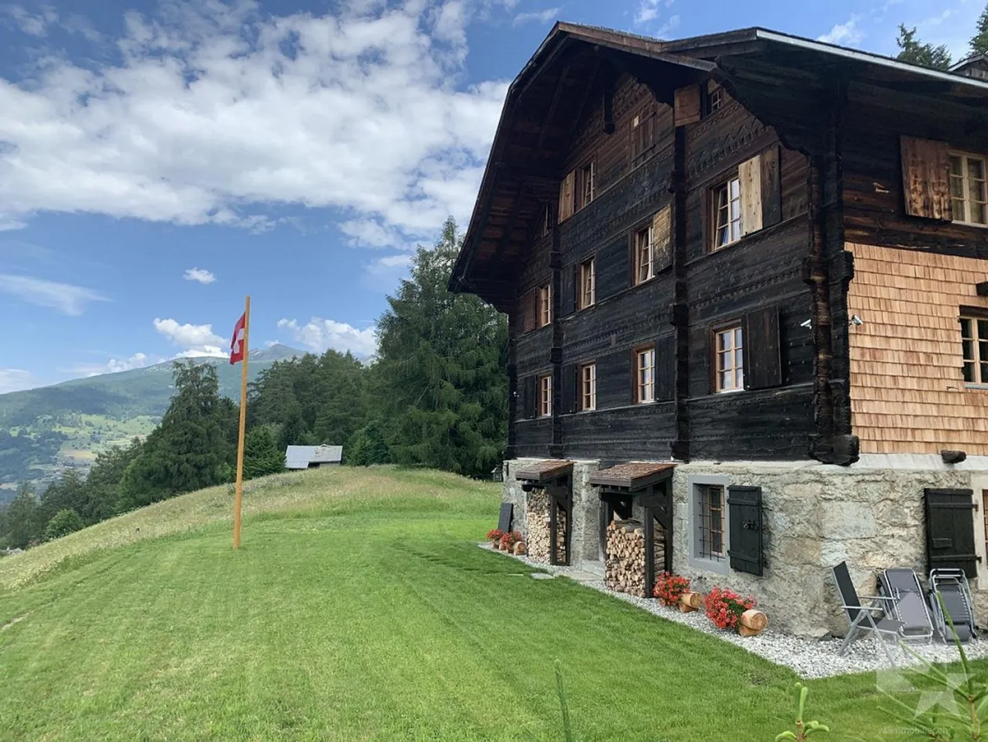 Exceptional and exclusive estate fully renovated - Photo 3 of 22