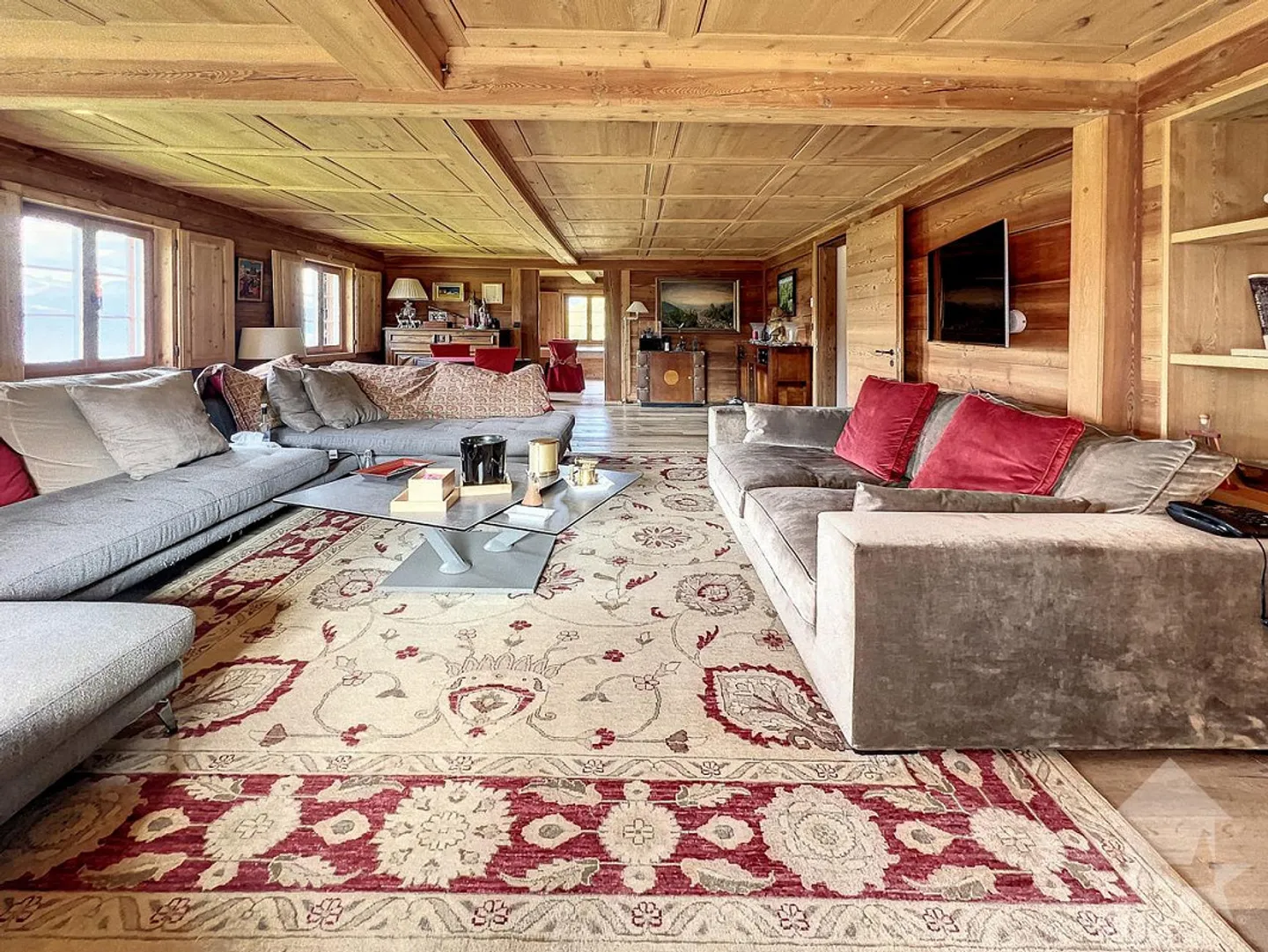 Exceptional and exclusive estate fully renovated - Photo 5 of 22