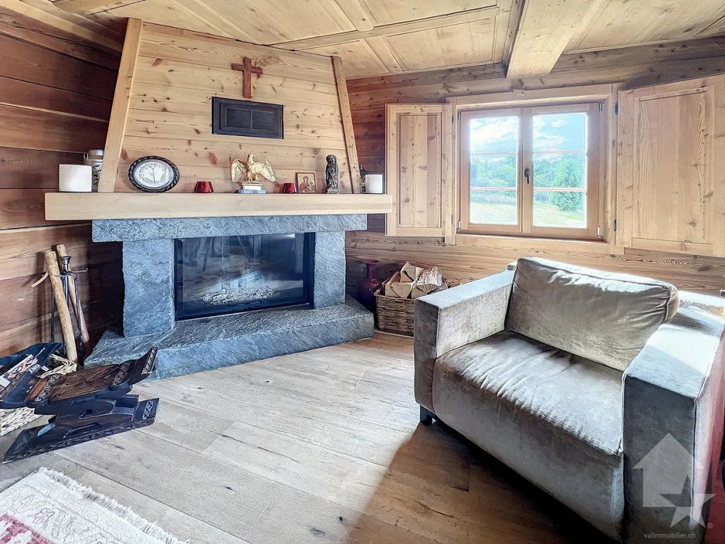 Exceptional and exclusive estate fully renovated - Photo 6 of 22