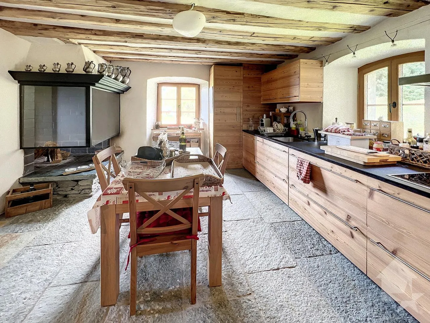 Exceptional and exclusive estate fully renovated - Photo 8 of 22