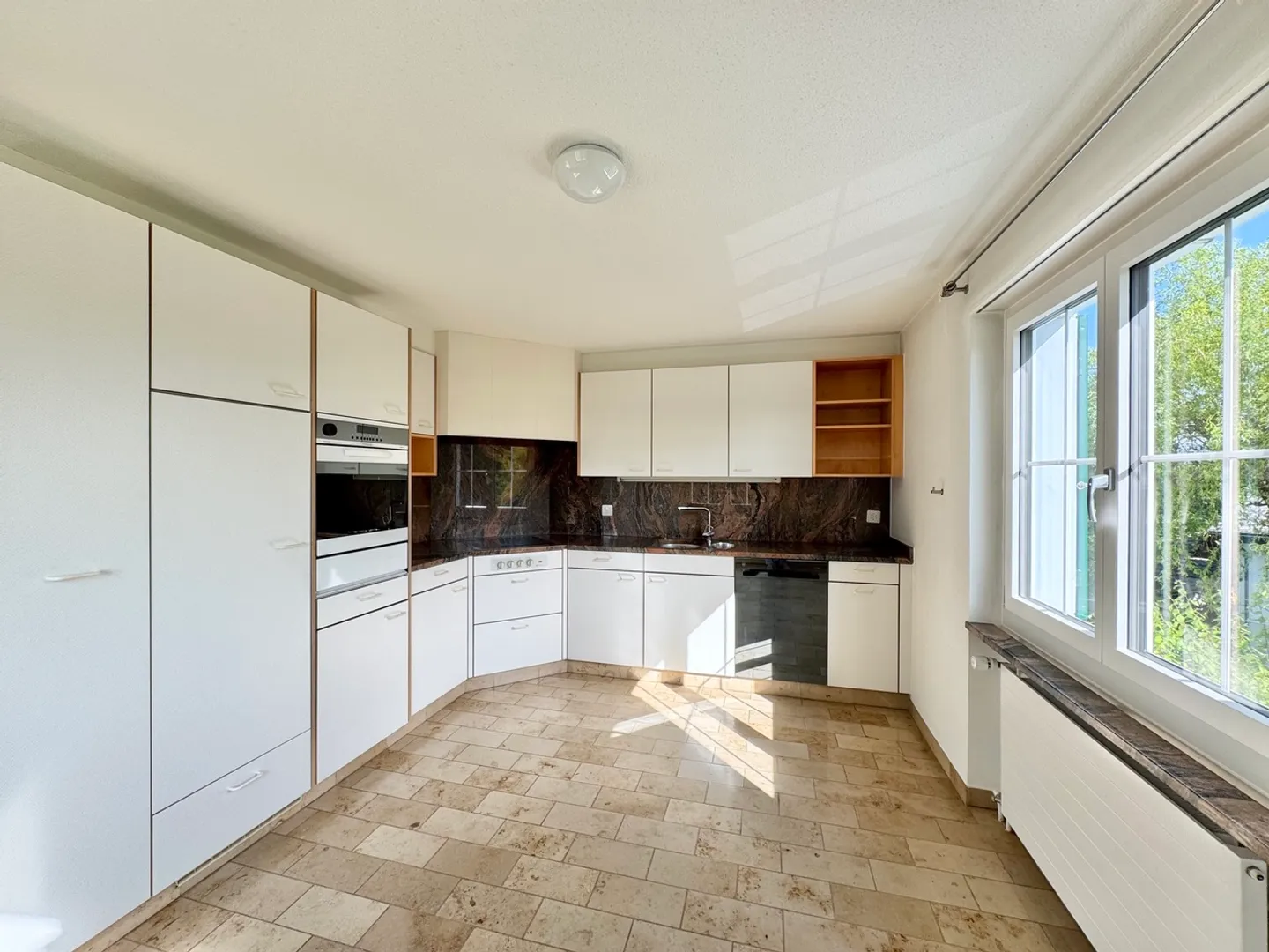 Detached single-family house with a dream garden, preferred location - Photo 5 of 8
