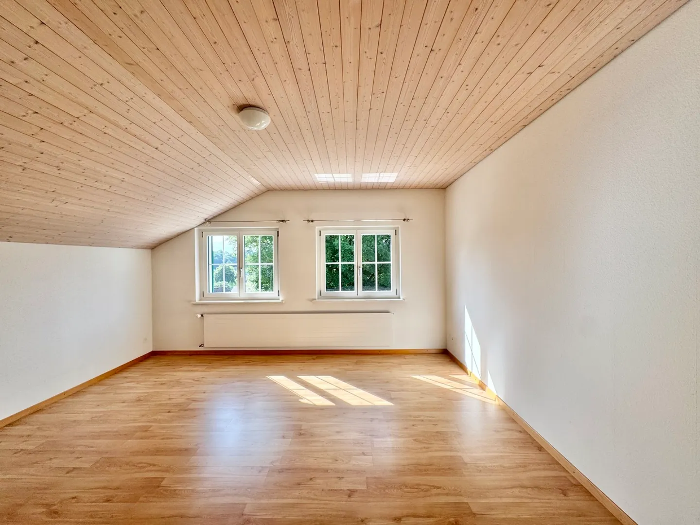 Detached single-family house with a dream garden, preferred location - Photo 6 of 8