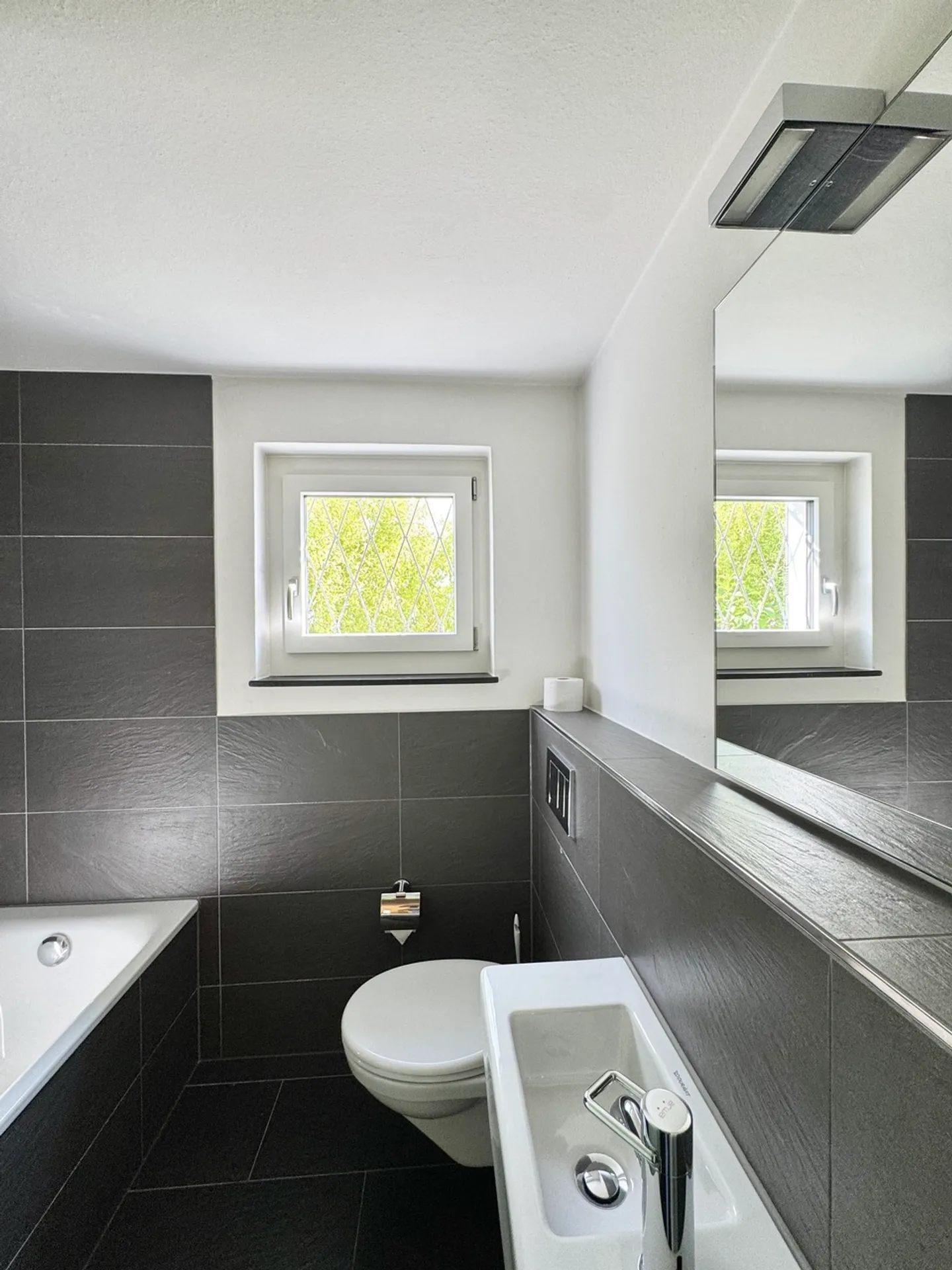 Detached single-family house with a dream garden, preferred location - Photo 7 of 8