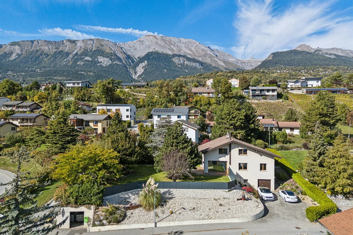 Proprietà ristrutturata affascinante con giardino spazioso - Foto 2 di 14