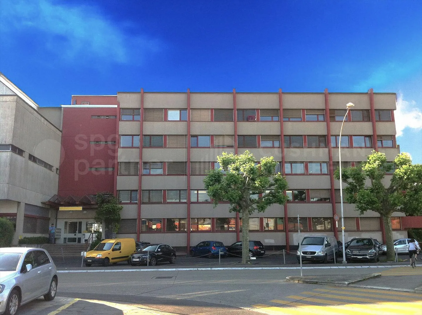 Young 23 - Logistics Warehouse of 2,400 m² - Photo 3 of 3