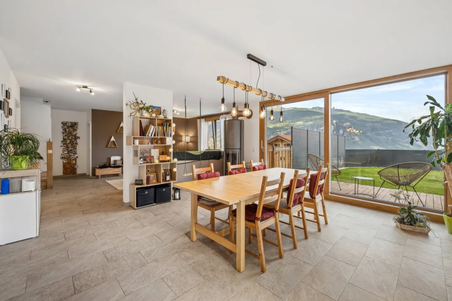 Proprietà ristrutturata affascinante con giardino spazioso - Foto 3 di 14